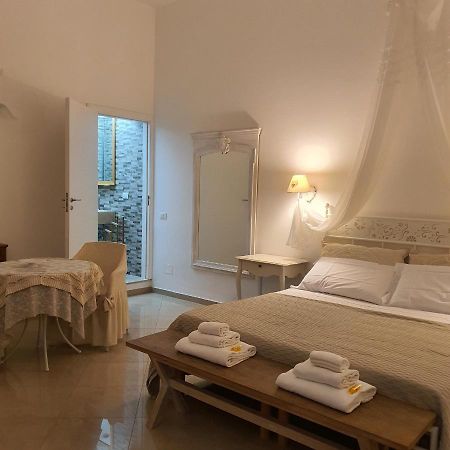 White Suite Polignano 08 폴리나노 아마레 외부 사진
